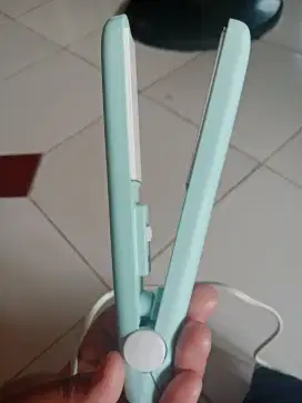 DIJUAL HAIR STRAIGHTENER