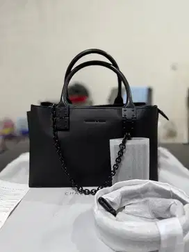 Tas Charles and keith