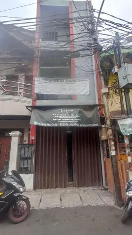 Jual Rumah 3 Lantai lokasi strategis di jakarta pusat