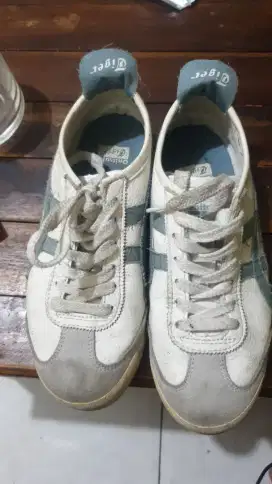 ONITSUKA TIGER USED