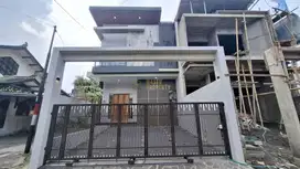 RUMAH MEWAH SIAP HUNI 2LT DEKAT JALAN KALIURANG KM7 DI NGAGLIK