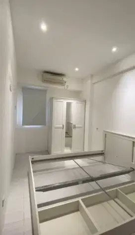 2 BR Jadi 1 BR Disewakan Apartemen Puncak Dharmahusada dekat Unair C