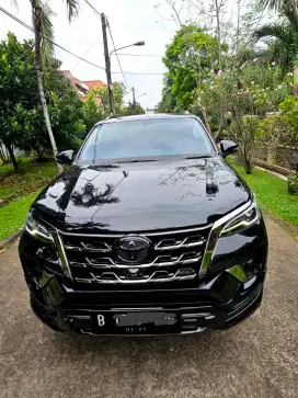 FORTUNER 2.4 GR SPORT AT-2022 DIESEL INDIVIDU