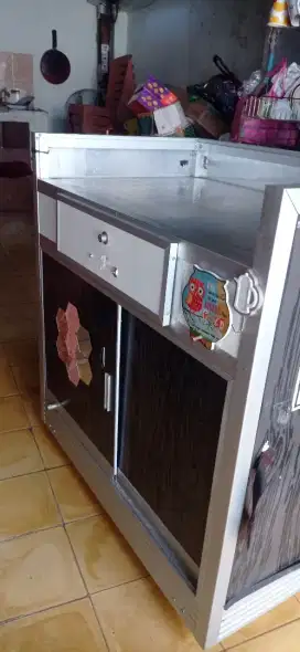 Etalase untuk jus atau es teh