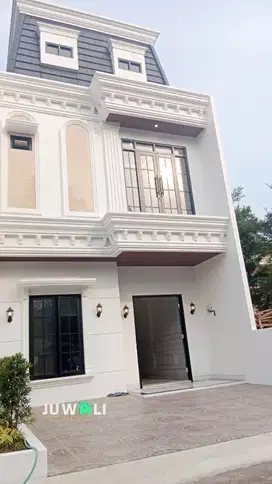 RUMAH 3 LANTAI ROOFTOP DI SRENGSENG SAWAH JAGAKARSA JAKARTA SELATAN