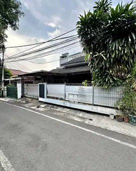 JUAL RUMAH STRATEGIS 2 LANTAI DI CIOMAS KEBAYORAN BARU JAKSEL