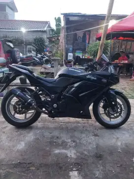 DIJUAL KAWASAKI NINJA 250 CC TH 2010 GAGAH KENCANG - HARGA BERSAHABAT