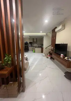 Disewakan Rumah Cantik di PIK Layar Permai Uk 8x15