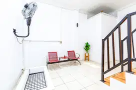 Kost dengan kamar lengkap, harga bersahabat!