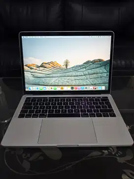 MacBook Pro 2019 13 inch Intel Core i7 RAM 16 GB SSD 512 GB