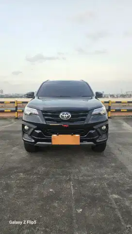 TOYOTA FORTUNER TRD VRZ 2.4 AT 4X2 DIESEL 2017 HITAM