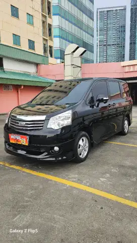 TOYOTA NAV-1 V 2.0 AT 2013 HITAM