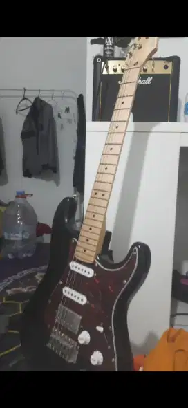 Gitar Listrik Donner dan Ampli Marshall. Murah, kondisi masih bagus
