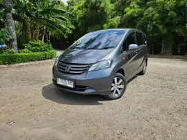 Honda Freed PSD Tahun 2010 Abu abu Matic