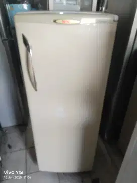 Di jual cepat kulkas 1 pintu jumbo panasonic