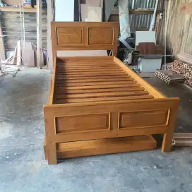 Dipan kayu jati