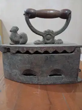Setrika Arang Kuno Ayam Jago ( Antik )