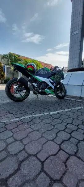 Dijual Ninja 250 FI tahun 2022, SE, ABS Keyless. Km Rendh jarang pakai