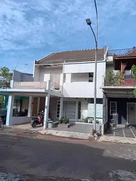 Dijual rumah 2 lantai di The Address cluster favorit
