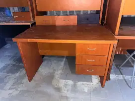 Meja kantor second
