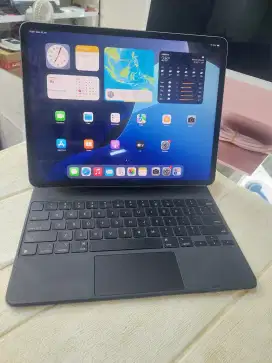 Ipad Pro M1 12.9 in 128 Gb Wifi only + Magickeyboard Second