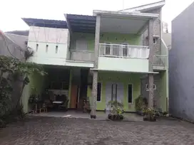 Dijual Rumah Asri, Halama depan luas, bisa menampung 6 Mobil