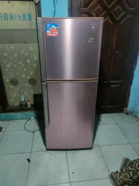 Dijual kulkas 2 pintu