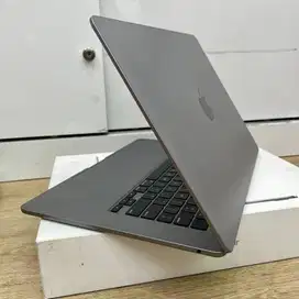 Macbook Air 15 inch, M3 2024 16/512GB Fullset resmi garansi ON