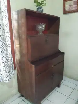 Meja tulis (nett), cek deskripsinya.