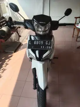 Dijual SUPRA X 125cc thn 2015 hitam putih