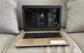 Asus X441B | AMD A9 | RAM 8GB | SSD 256GB | Minus White Spot