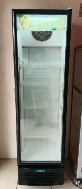 Di jual showcase tinggi mulus siap pakai..