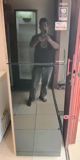 Di jual kulkas 2 pintu terbaru mulus siap pakai..