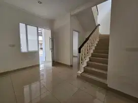 Dijual Rumah Nyaman & Indah di Cluster South Thames JGC Jakarta Timur