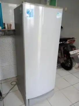 dijual kulkas 1 pintu merk aqua