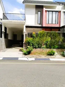 Rumah cluster exclusive Graha Raya dekat transmart bebas banjir