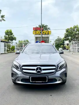 Mercedes Benz GLA200 1.6 A/T TERMURAH !!!