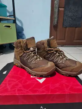 Jual sepatu haiking merk EIGER women