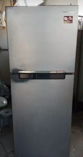 Kulkas 2pintu jumbo merek samsung masih orisinil