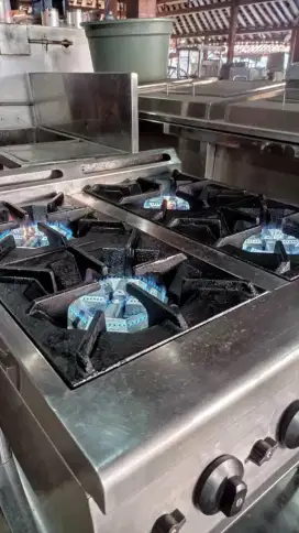 Stove 4 Burner medium pressure uk 70×75×84 

Hrg 5,5jt