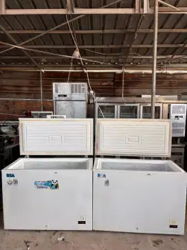 Freezer box Merk RSA
Mesin ORI
Kapasitas 310 liter
Ready 2 unit