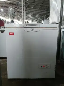 Freezer box 
Merk TCL 
Kapasitas 200 liter
Mesin ORI, 
Fungsi normal
