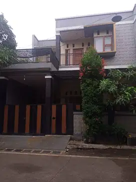 DIJUAL RUMAH 2 LANTAI NYAMAN STRATEGIS