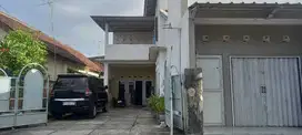 Rumah dan kios buat usaha tengah kota