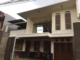 Dijual Rumah 2 Lantai di Sentra Indah Bandung, Luas & Strategis