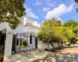 Rumah Mewah Lokasi Prime di Jl. Karang Asem III, Mega Kuningan