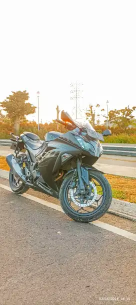 Kawasaki ninja 250 thn 2017
Ss kumplit Stnk Bpkb fakur nempel