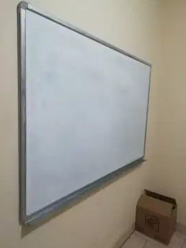 Whiteboard gantung