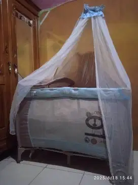 Tempat tidur bayi,merk does.