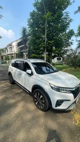 Jual Honda BRV Prestige 1.5 Sensing thn 2022 akhir warna pearl white.